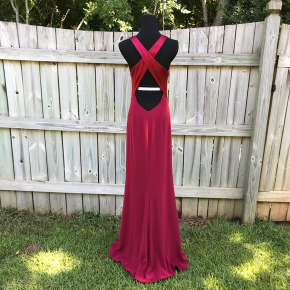 Red cross back formal gown - Picture 3 of 4